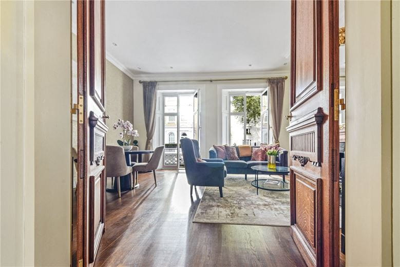 2 bedroom maisonette, Ovington Square, Knightsbridge SW3 - Available