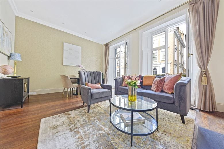 2 bedroom maisonette, Ovington Square, Knightsbridge SW3 - Available
