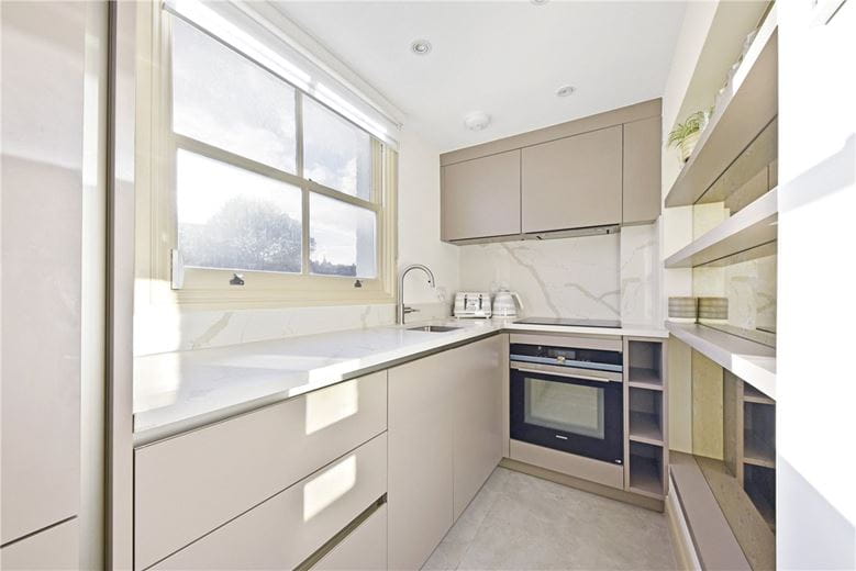 2 bedroom maisonette, Ovington Square, Knightsbridge SW3 - Available