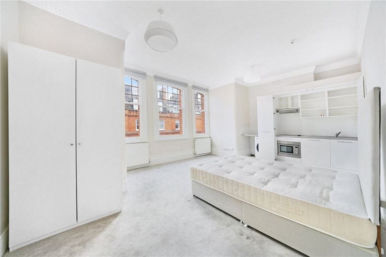  bedroom flat, Egerton Gardens, Knightsbridge SW3 - Available