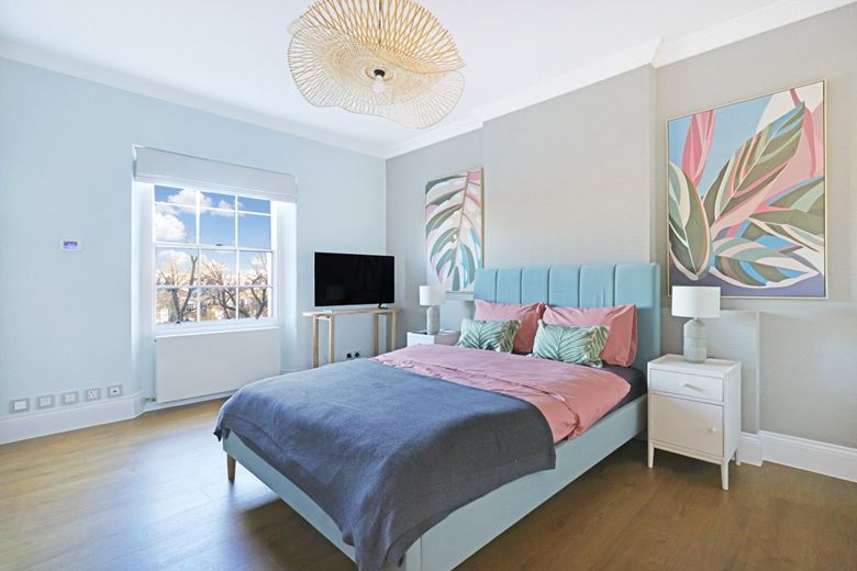 3 bedroom flat, Onslow Square, South Kensington SW7 - Available