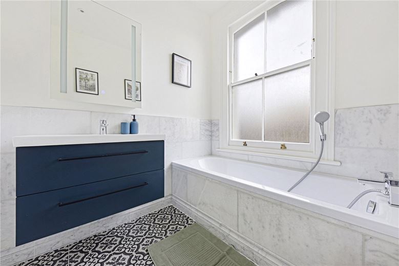 4 bedroom house, St Lawrence Terrace, North Kensington W10 - Available