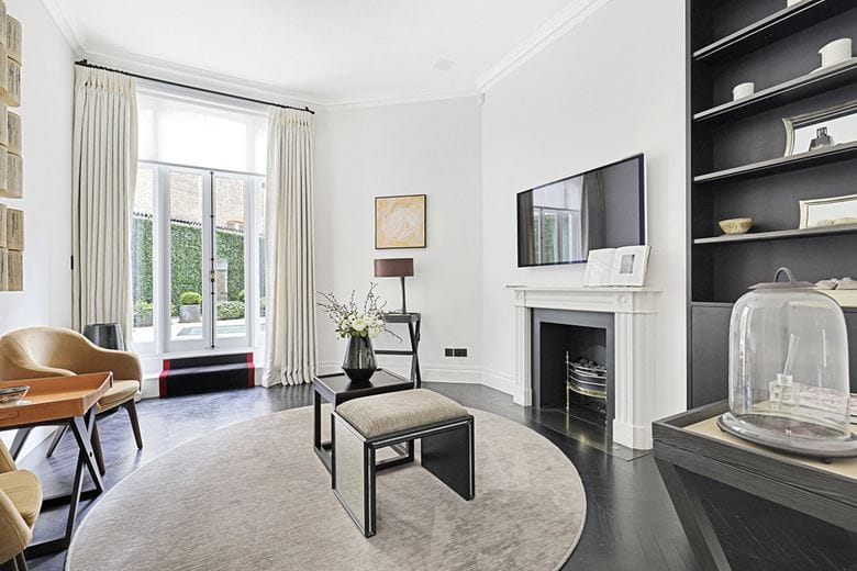 3 bedroom flat, Pont Street, Knightsbridge SW1X - Available