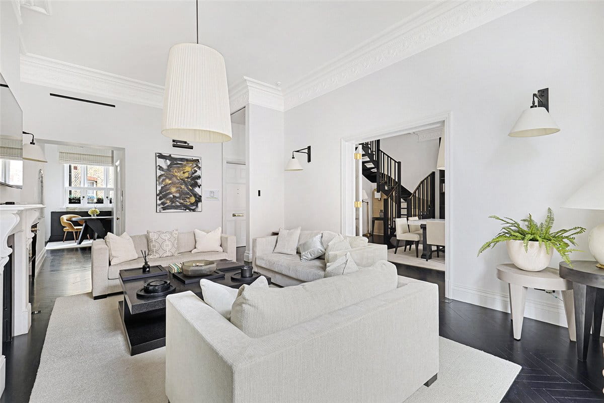 3 bedroom flat, Pont Street, Knightsbridge SW1X - Available