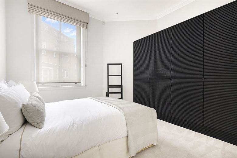 3 bedroom flat, Pont Street, Knightsbridge SW1X - Available