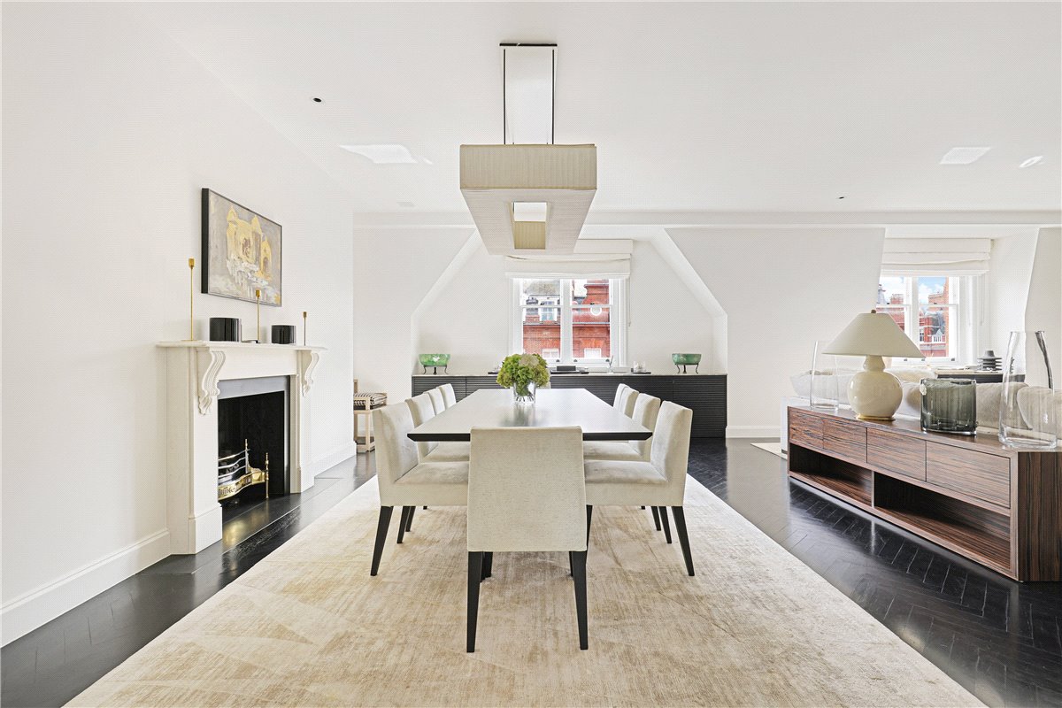 3 bedroom flat, Pont Street, Knightsbridge SW1X - Available