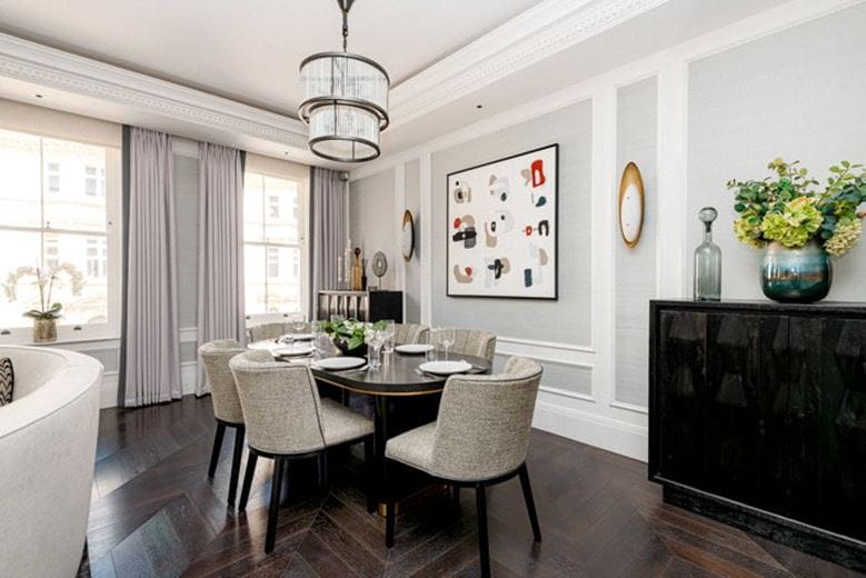 2 bedroom flat, Prince of Wales Terrace, Kensington W8 - Available