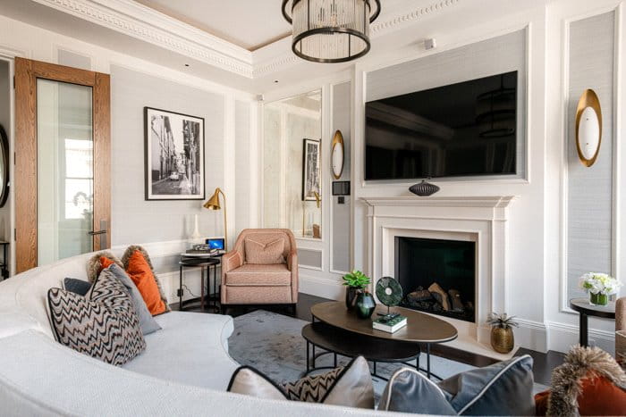 2 bedroom flat, Prince of Wales Terrace, Kensington W8 - Available