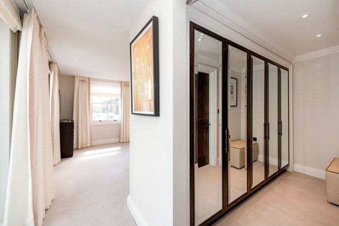 2 bedroom flat, Prince of Wales Terrace, Kensington W8 - Available