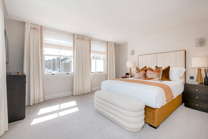 2 bedroom flat, Prince of Wales Terrace, Kensington W8 - Available