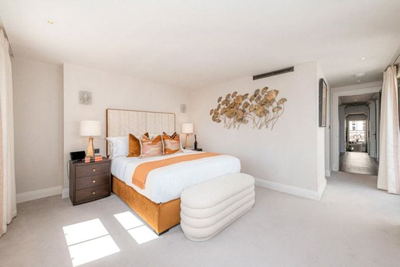 2 bedroom flat, Prince of Wales Terrace, Kensington W8 - Available