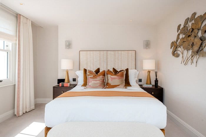 2 bedroom flat, Prince of Wales Terrace, Kensington W8 - Available