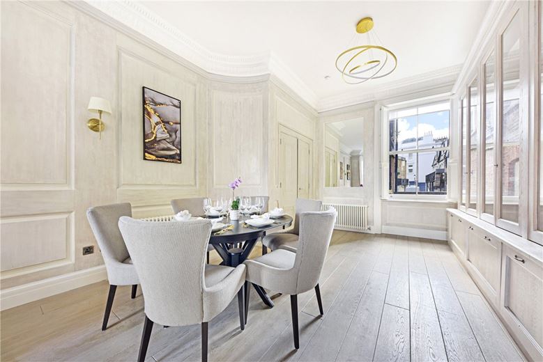 3 bedroom flat, Rosary Gardens, South Kensington SW7 - Available