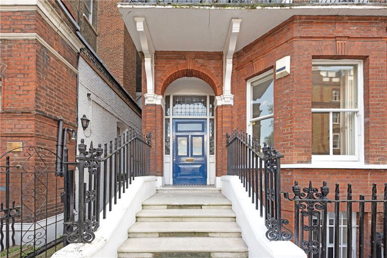 3 bedroom flat, Rosary Gardens, South Kensington SW7 - Available