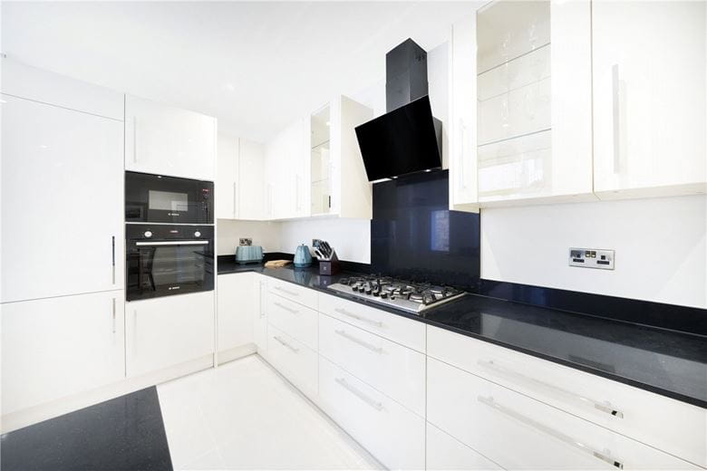 3 bedroom flat, Iverna Court, Kensington W8 - Available