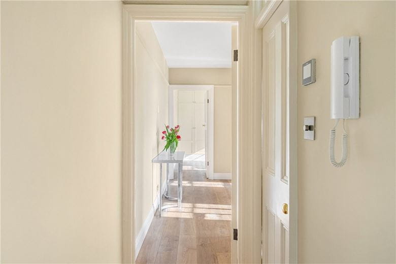 1 bedroom flat, Mallord Street, Chelsea SW3 - Available