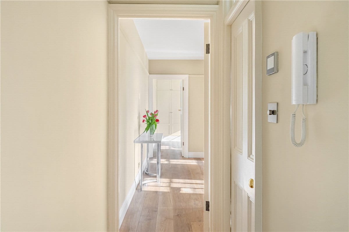 1 bedroom flat, Mallord Street, Chelsea SW3 - Available