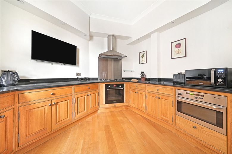 5 bedroom flat, Oakwood Court, Holland Park W14 - Available