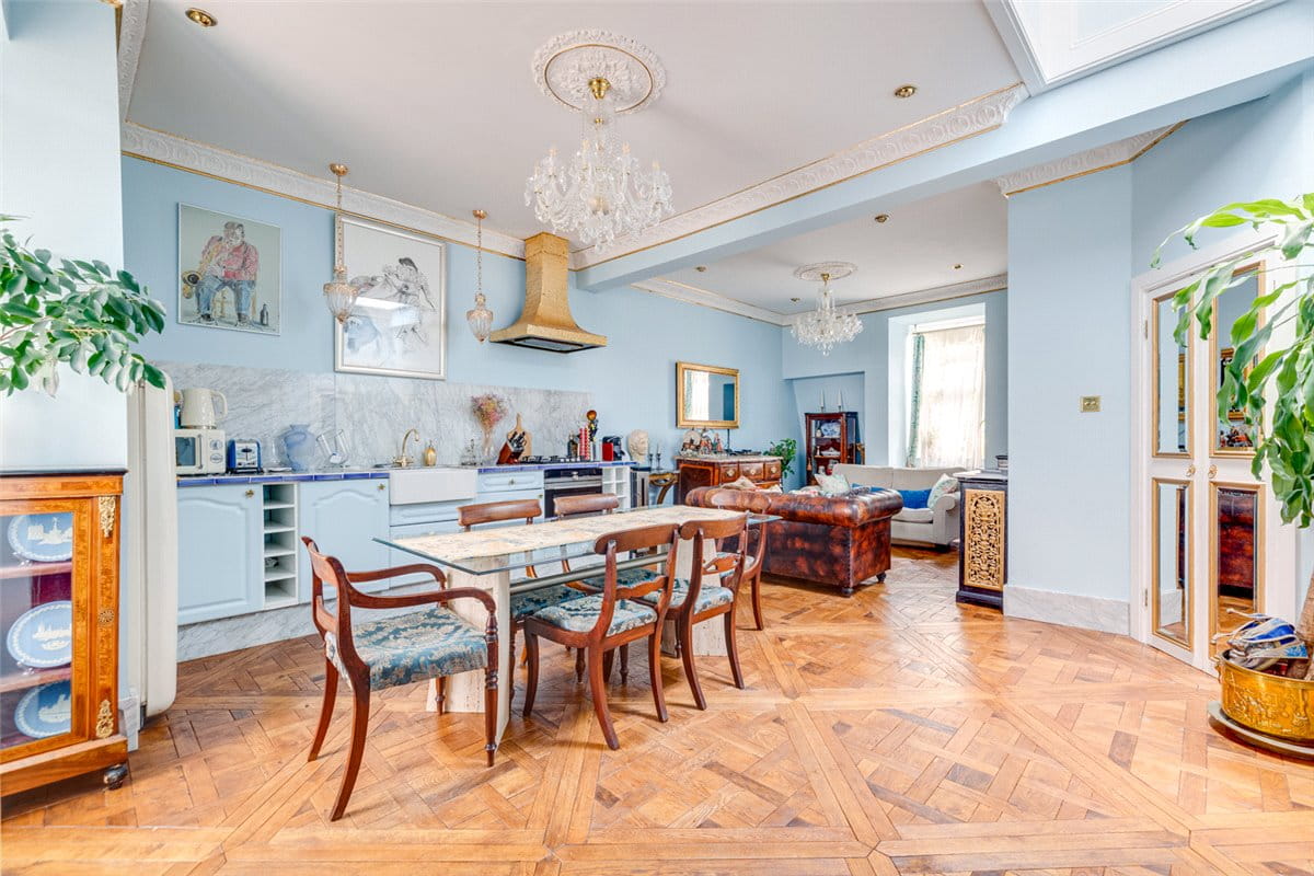 1 bedroom flat, Sloane Gardens, Chelsea SW1W - Available
