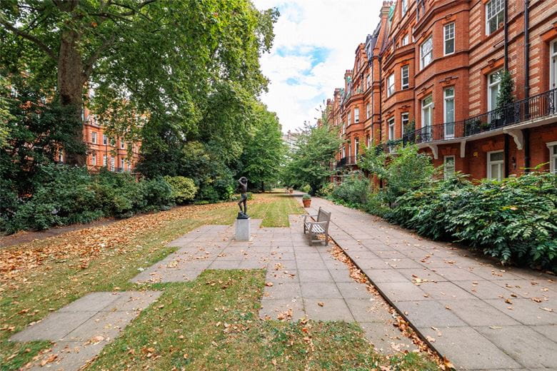 1 bedroom flat, Sloane Gardens, Chelsea SW1W - Available