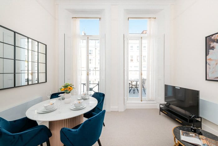 2 bedroom flat, Lexham Gardens, Kensington W8 - Available