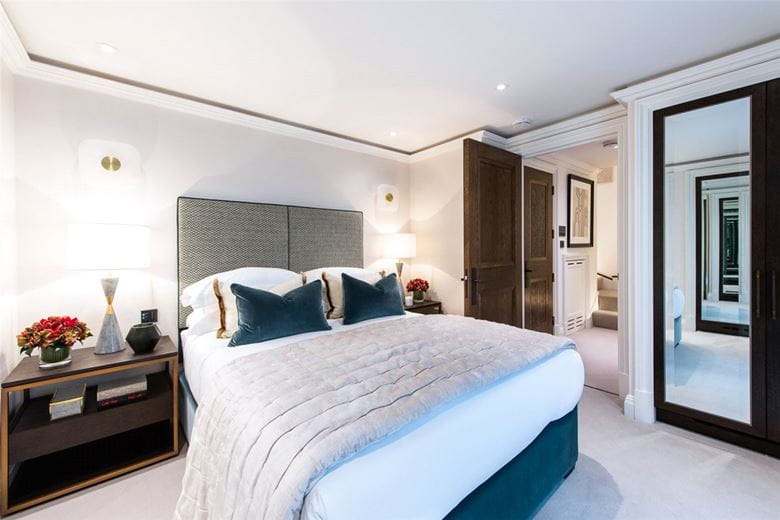 2 bedroom flat, Prince Of Wales Terrace, Kensington W8 - Available