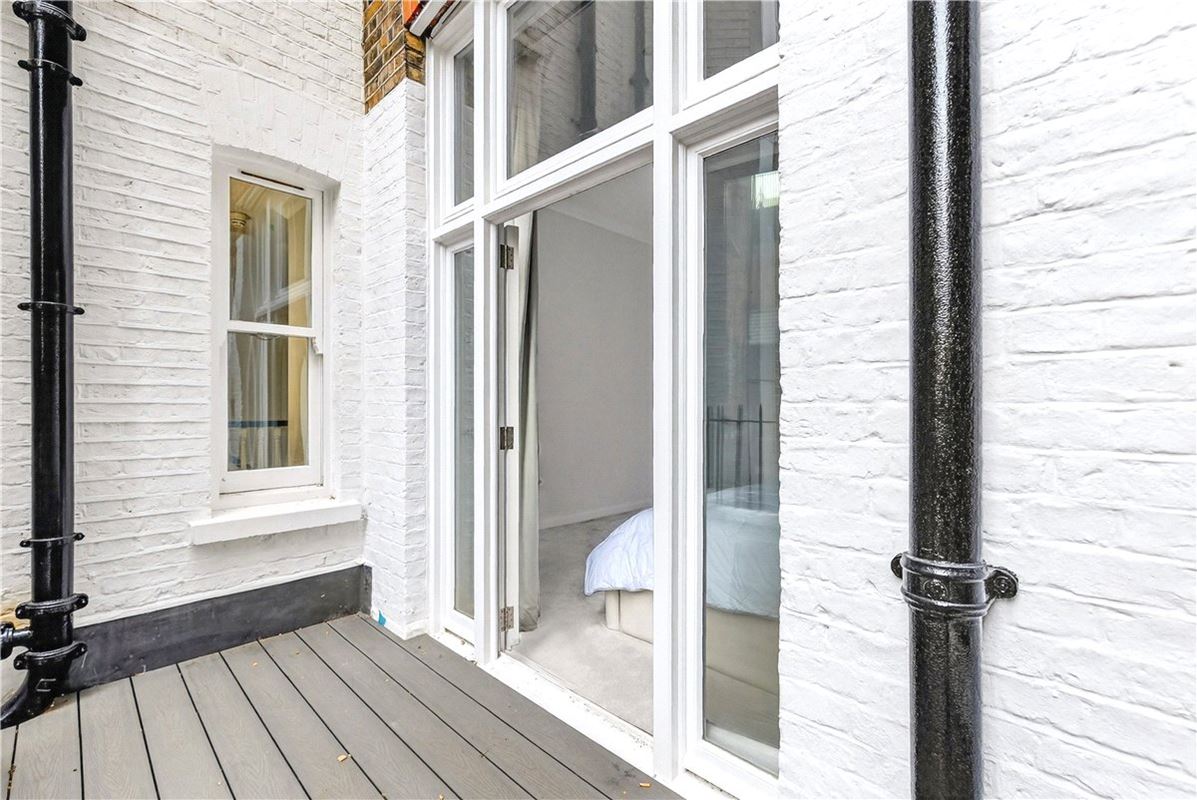 1 bedroom flat, Brompton Road, Knightsbridge SW3 - Available