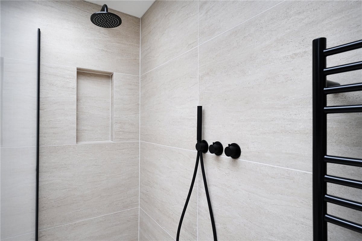 3 bedroom flat, Brewster Gardens, North Kensington W10 - Available