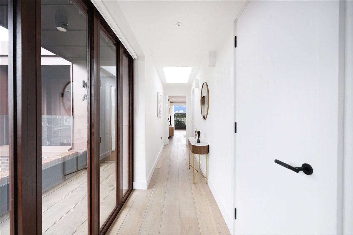 3 bedroom flat, Brewster Gardens, North Kensington W10 - Available