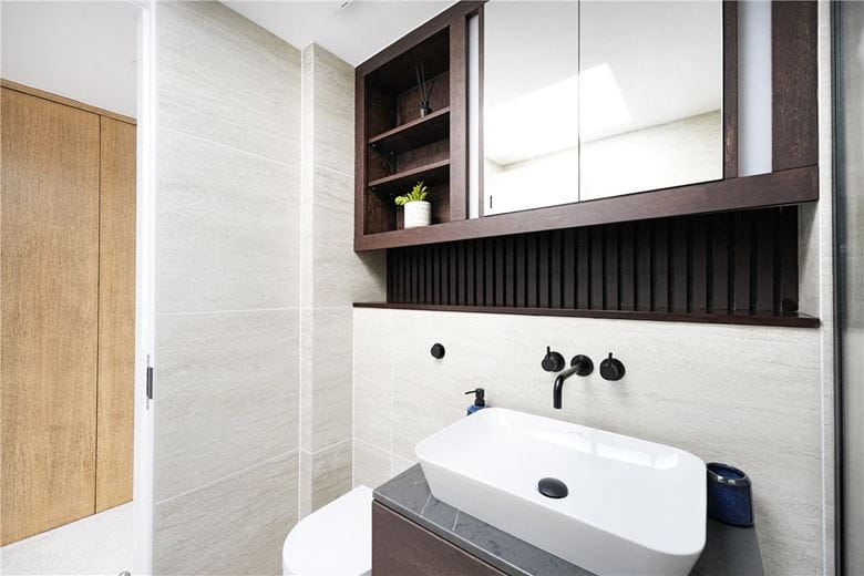 3 bedroom flat, Brewster Gardens, North Kensington W10 - Available