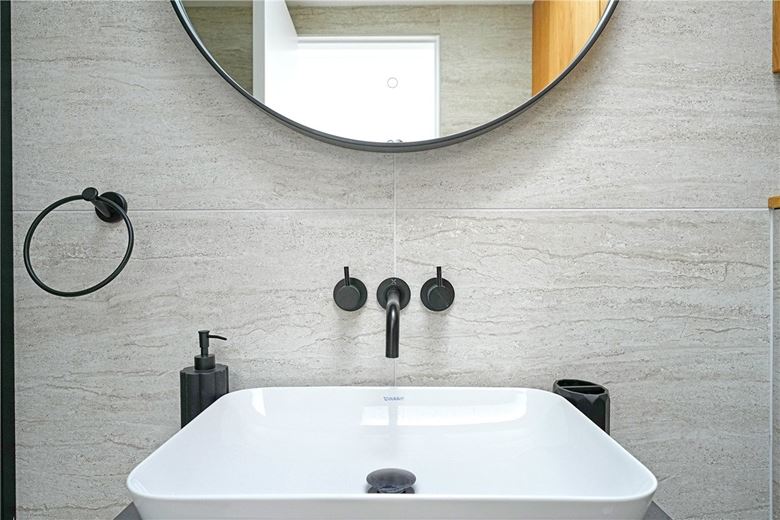 2 bedroom flat, Brewster Gardens, North Kensington W10 - Available