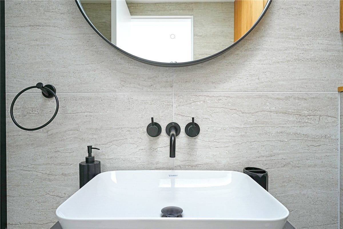 2 bedroom flat, Brewster Gardens, North Kensington W10 - Available