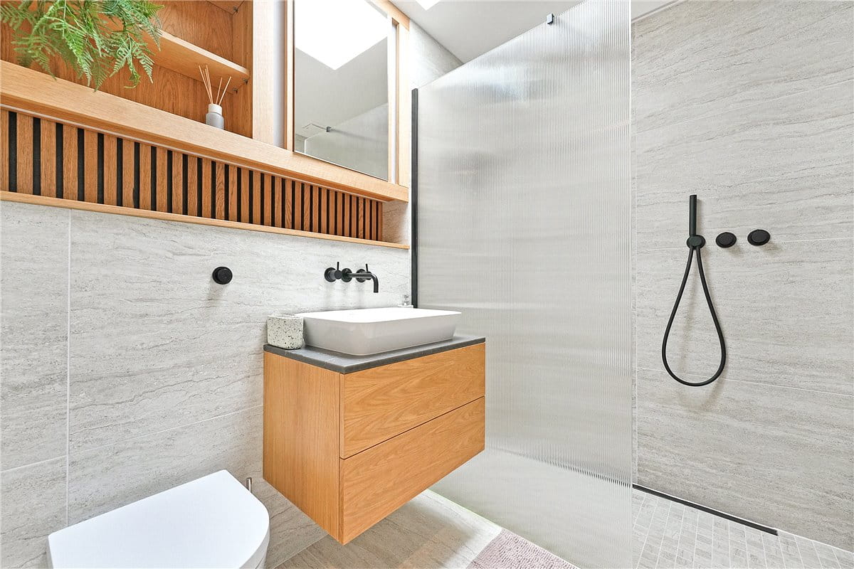 2 bedroom flat, Brewster Gardens, North Kensington W10 - Available