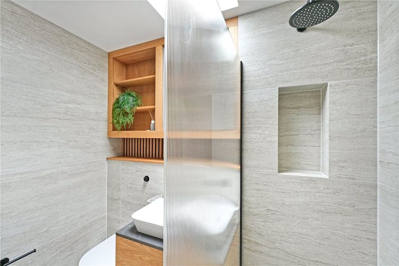 2 bedroom flat, Brewster Gardens, North Kensington W10 - Available