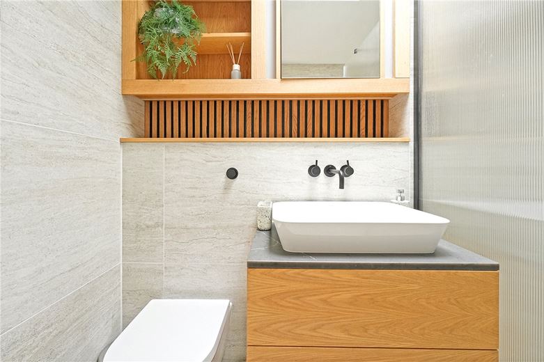 2 bedroom flat, Brewster Gardens, North Kensington W10 - Available