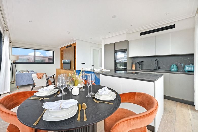 2 bedroom flat, Brewster Gardens, North Kensington W10 - Available