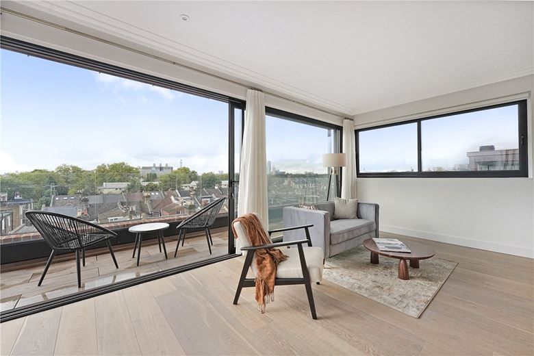 2 bedroom flat, Brewster Gardens, North Kensington W10 - Available