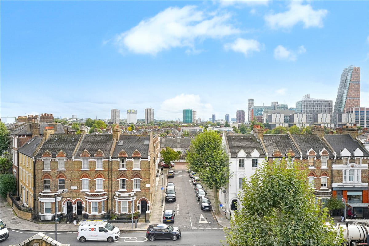 2 bedroom flat, Brewster Gardens, North Kensington W10 - Available