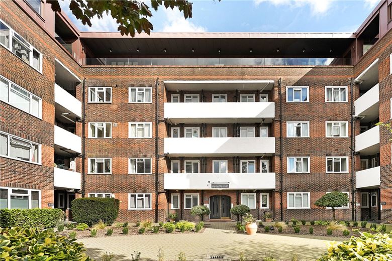 2 bedroom flat, Brewster Gardens, North Kensington W10 - Available