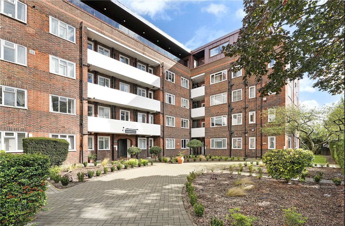 2 bedroom flat, Brewster Gardens, North Kensington W10 - Available
