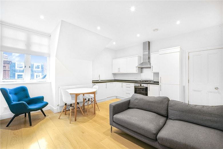 2 bedroom flat, Egerton Gardens, Knightsbridge SW3 - Available