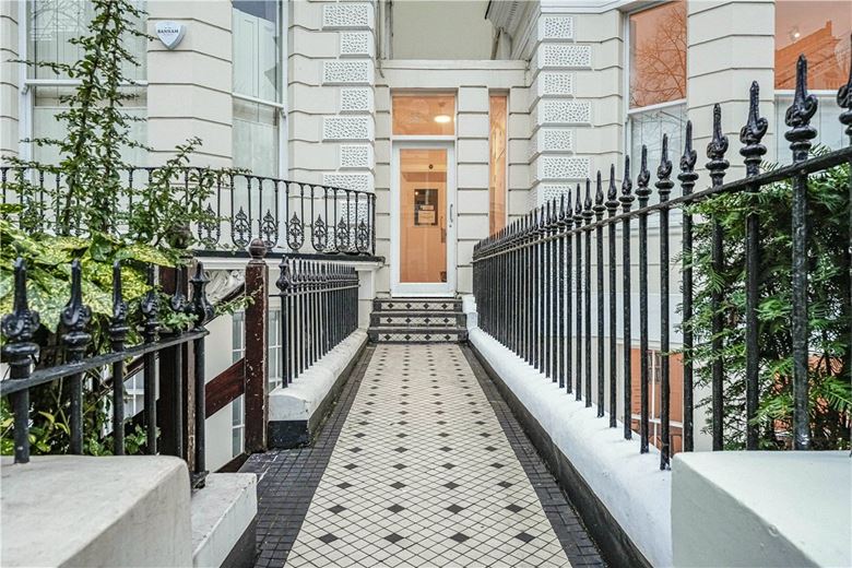 3 bedroom flat, Holland Park, London W11 - Available