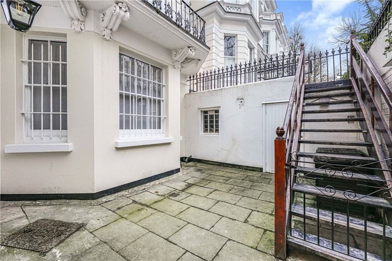 3 bedroom flat, Holland Park, London W11 - Available