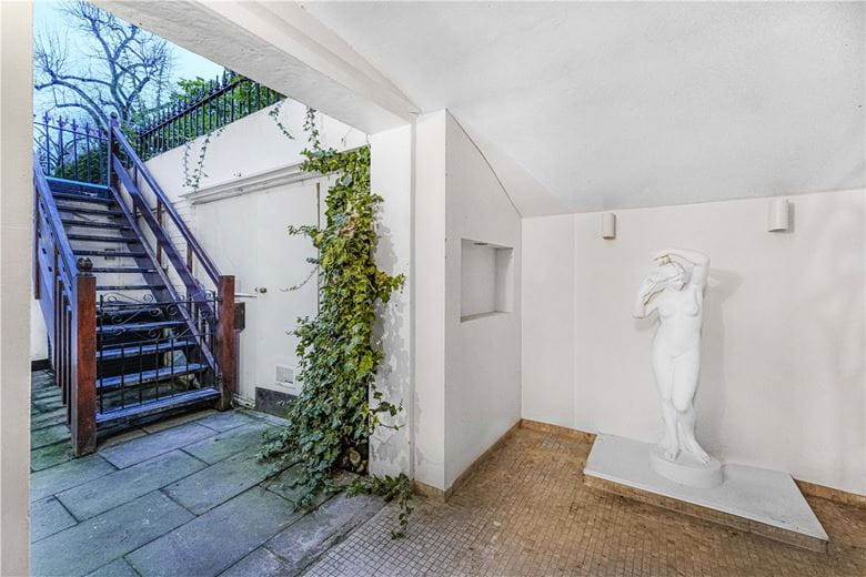 3 bedroom flat, Holland Park, London W11 - Available