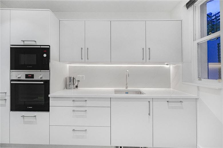 3 bedroom flat, Holland Park, London W11 - Available