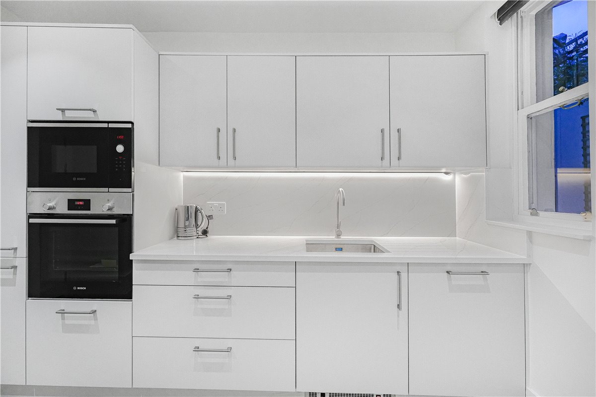 3 bedroom flat, Holland Park, London W11 - Available