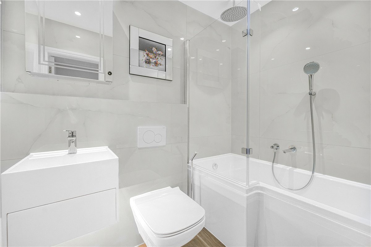 3 bedroom flat, Holland Park, London W11 - Available