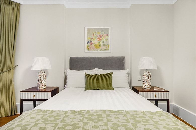 3 bedroom flat, Holland Park, London W11 - Available