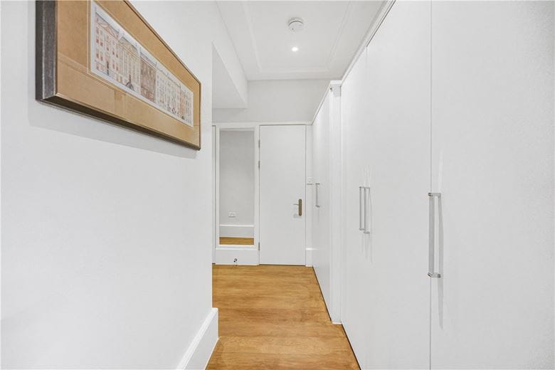 3 bedroom flat, Holland Park, London W11 - Available