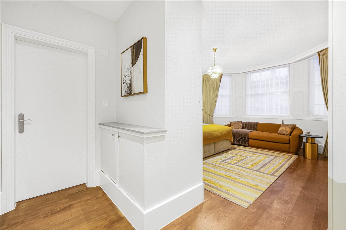 3 bedroom flat, Holland Park, London W11 - Available